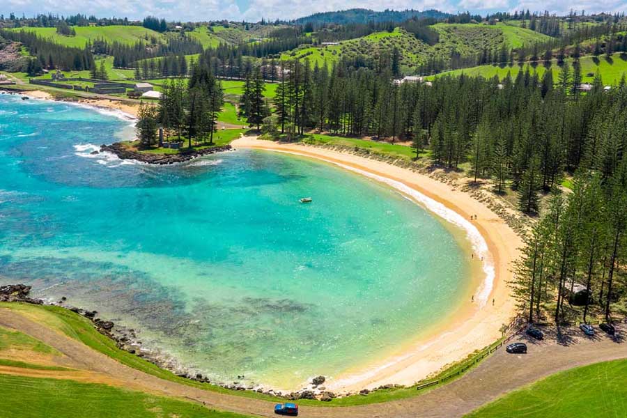 নিউ জ়িল্যান্ড এবং নিউ ক্যালেডোনিয়ার মাঝখানে রয়েছে নরফ্লক দ্বীপ। দক্ষিণ প্রশান্ত মহাসাগরের উপর অবস্থিত এই ছোট দ্বীপটি অস্ট্রেলিয়ার শাসনাধীন।