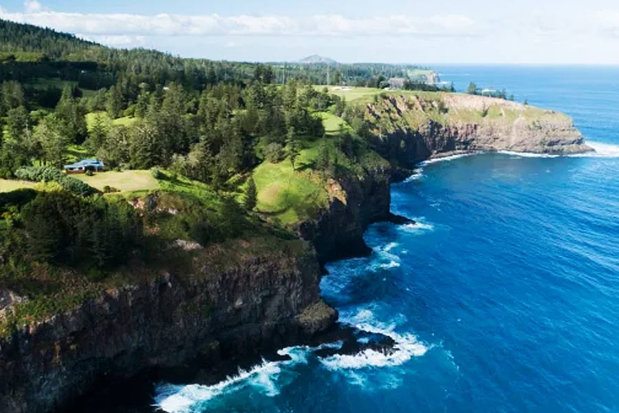 ২০০১ সালে নরফ্লক দ্বীপের জনসংখ্যা ২,৬০১ হলেও ২০২১ সালের জনগণনা অনুসারে এই দ্বীপে ২,১৮৮ জন বাস করেন।