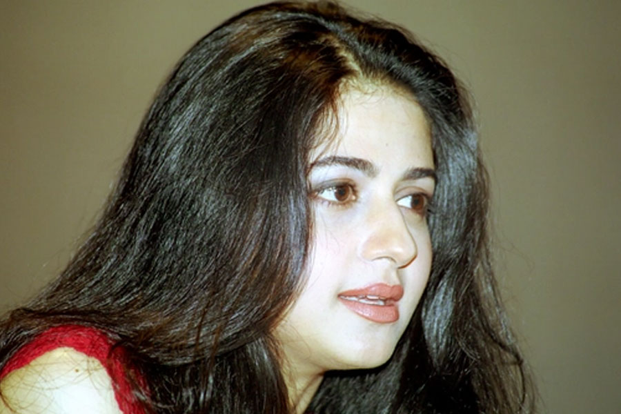 ১৯৯৫ সালে সুন্দরী প্রতিযোগিতায় অংশগ্রহণ করে বিজয়ী হন প্রিয়া। তার পর বড় পর্দায় অভিনয়ের জন্য অডিশন দিতে শুরু করেন তিনি। 