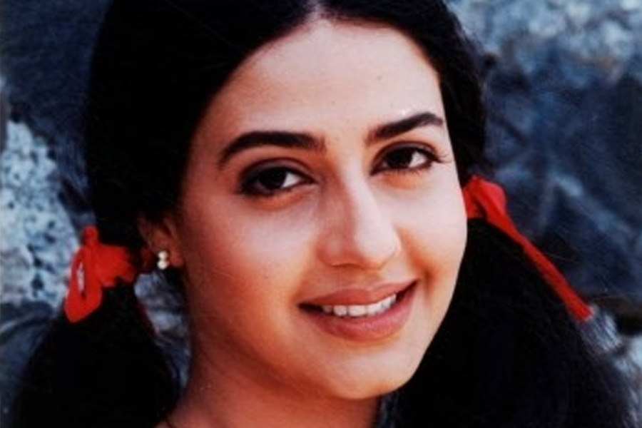 দশ বছর অভিনয়জগতের সঙ্গে যুক্ত থাকার পর সাফল্যের মুখ দেখেন প্রিয়া। কিন্তু তা দীর্ঘস্থায়ী হয়নি। একটি ‘ভুয়ো’ ভিডিয়ো ছড়িয়ে পড়ায় তা অভিনেত্রীর কেরিয়ারের উপর প্রভাব ফেলে। যদিও এই ভিডিয়োর সত্যতা যাচাই করেনি আনন্দবাজার অনলাইন।