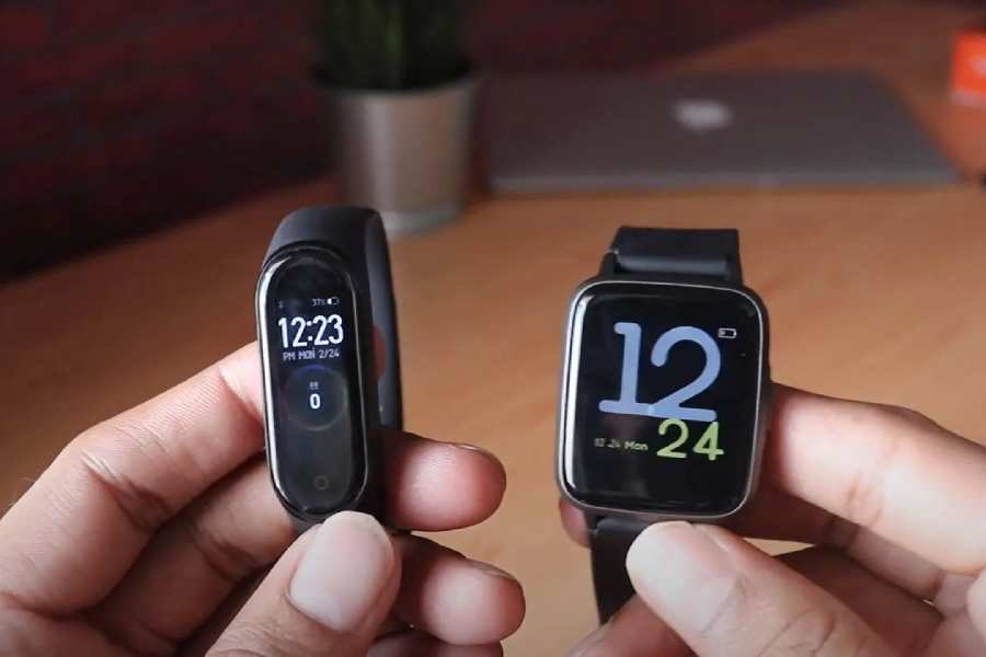 Between smart watch or fitness band which is the right fit for you 