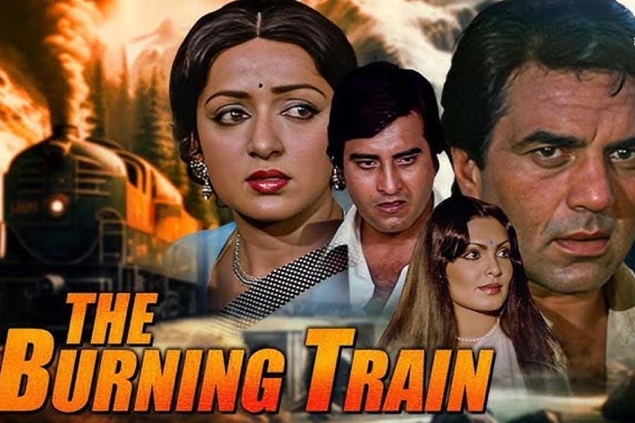 ১৯৮০ সালে ২০ মার্চ প্রেক্ষাগৃহে মুক্তি পায় ‘দ্য বার্নিং ট্রেন’। চলতি বছরে ৪৪ বছর পূর্ণ করল ছবিটি। বলিপাড়া সূত্রে খবর, এই ছবি নির্মাণে খরচ হয়েছিল ২৫ থেকে ৩০ কোটি টাকা। আশির দশকে এত টাকা খরচ করে খুব কম ছবিই তৈরি হত।