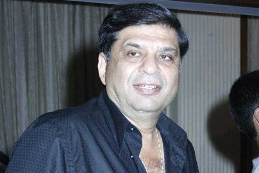 ‘দ্য বার্নিং ট্রেন’ ছবিটি তৈরি করতে পাঁচ বছর সময় লেগেছিল। বলিপাড়া সূত্রে খবর, শুটিংয়ের জন্য একটি আসল ট্রেন ভাড়া করেছিলেন ছবির পরিচালক রবি চোপড়া।