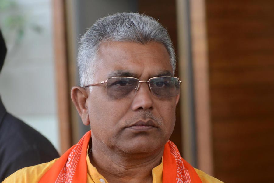 BJP Candidate Dilip Ghosh went to hospital to see injured TMC worker dgtld