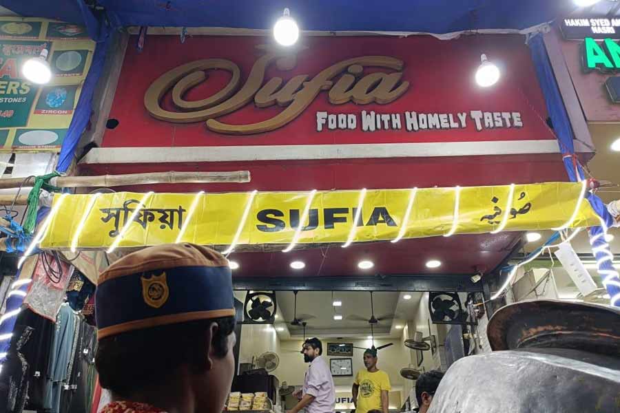 Top street foods you have to try at Zakaria street during Ramadan month