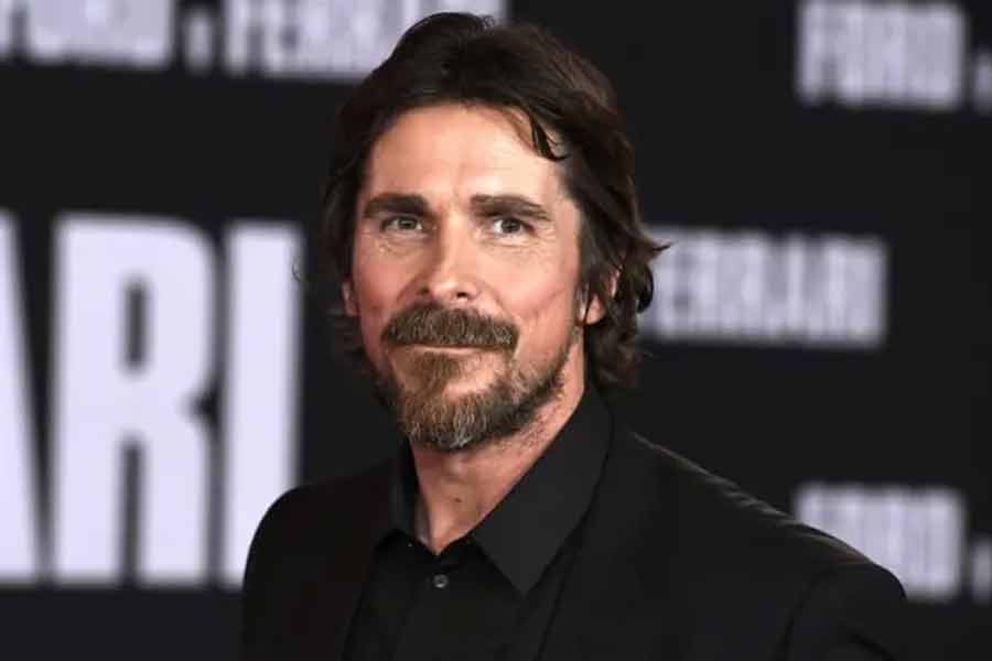 ক্রিস্টিয়ান সাক্ষাৎকারে জানিয়েছিলেন, ২০ বছর আগে গাড়িটি কিনলেও সেই গাড়িটি ছিল পুরনো। এখনও কেন পুরনো গাড়ি ব্যবহার করেন সেই প্রশ্ন জিজ্ঞাসা করায় অভিনেতা জানিয়েছিলেন, বন্ধুদের কারণেই তিনি এই গাড়ি চালান।