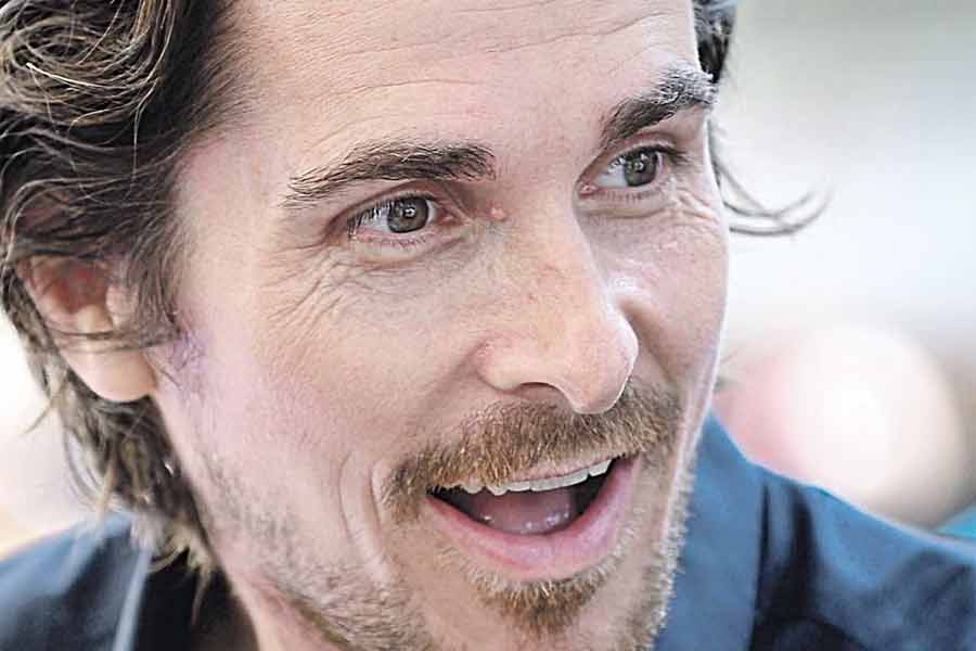 ক্রিস্টিয়ান বলেছিলেন, ‘‘২০০৩ সাল নাগাদ গাড়িটি কিনেছিলাম। আমার বন্ধুবান্ধব যখন জিনিসপত্র নিয়ে এক জায়গা থেকে অন্য জায়গায় যায়, তখন আমার গাড়ির প্রয়োজন পড়ে তাদের। আমার সব বন্ধুই আমার গাড়ি ব্যবহার করে।’’