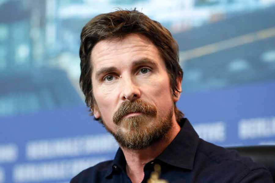 হলিপাড়ার পরিচালকদের তালিকায় প্রথম সারিতে নাম রয়েছে ক্রিস্টোফার নোলানের। ডিসি কমিক্সের সুপারহিরো ব্যাটম্যানের চরিত্রের জন্য ক্রিস্টিয়ানকে পছন্দ হয় ক্রিস্টোফারের।