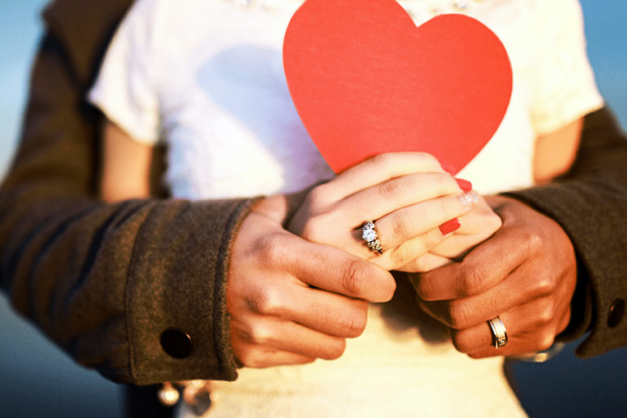 American Woman goes on holiday with Boyfriend, falls in love with another person and marries