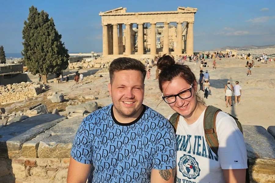 American Woman goes on holiday with Boyfriend, falls in love with another person and marries