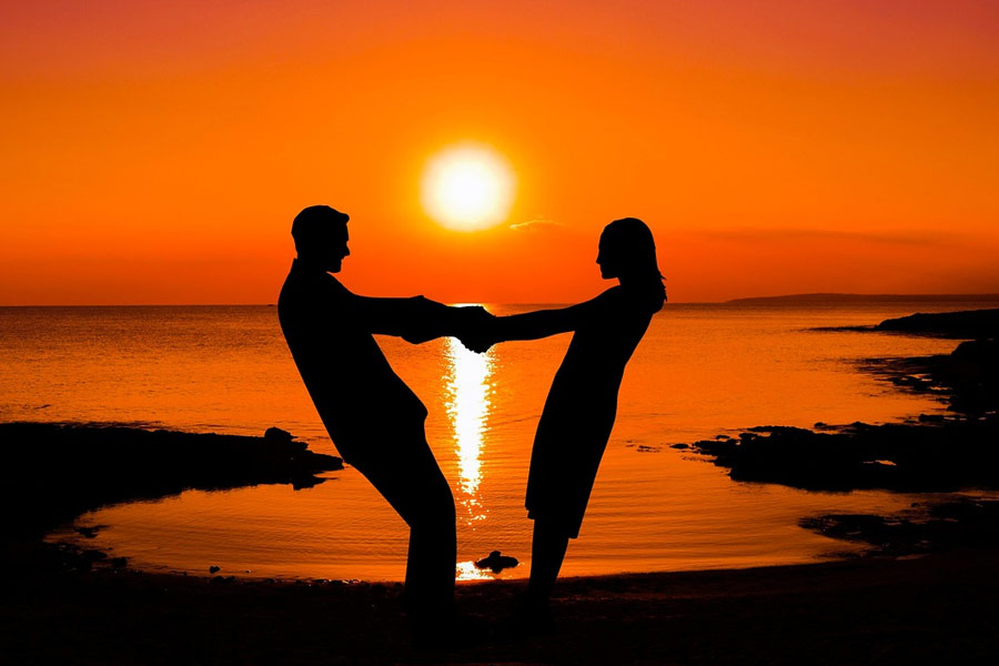 American Woman goes on holiday with Boyfriend, falls in love with another person and marries