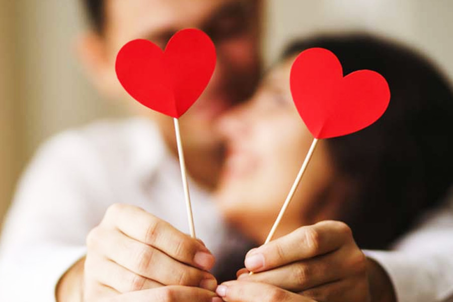 American Woman goes on holiday with Boyfriend, falls in love with another person and marries