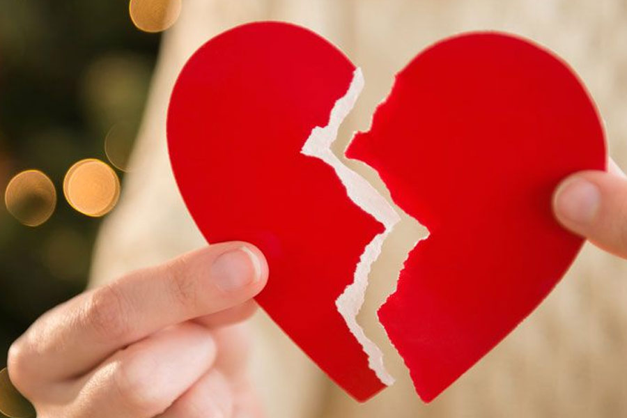 American Woman goes on holiday with Boyfriend, falls in love with another person and marries