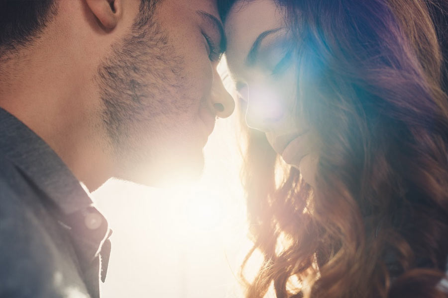 American Woman goes on holiday with Boyfriend, falls in love with another person and marries