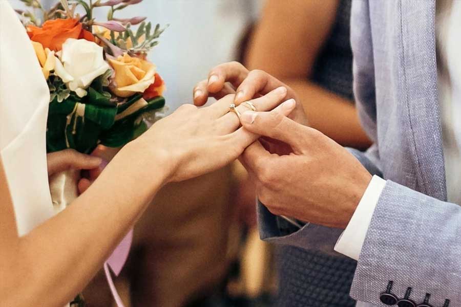 American Woman goes on holiday with Boyfriend, falls in love with another person and marries