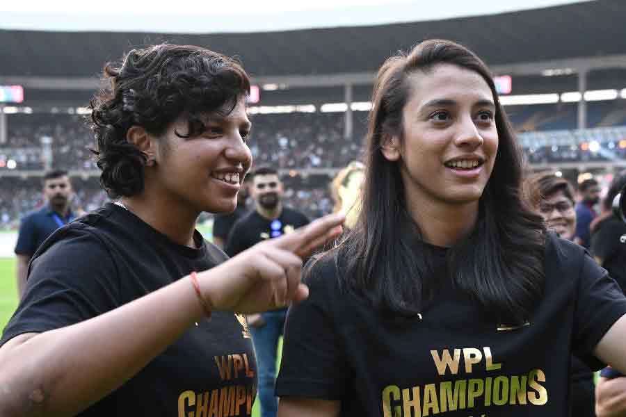 Richa Ghosh with Smriti Mandhana