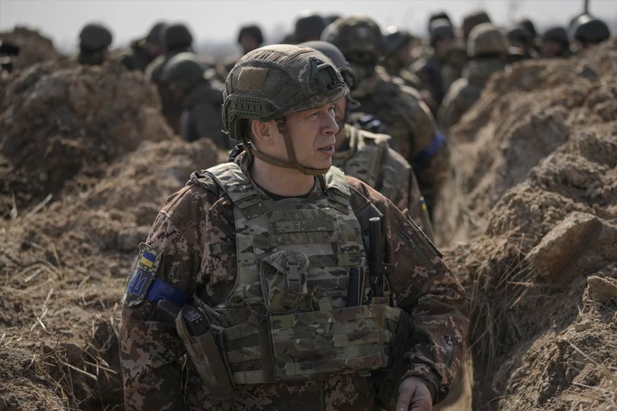 খারকিভ প্রদেশের বহু এলাকায় এই দুর্গগুলি তৈরি করা হচ্ছে বলে সংবাদমাধ্যমের একাধিক প্রতিবেদনে উঠে এসেছে। সময়ে সময়ে ইউক্রেনের প্রশাসনিক কর্তারা কাজের অগ্রগতি খতিয়ে দেখে আসছেন।