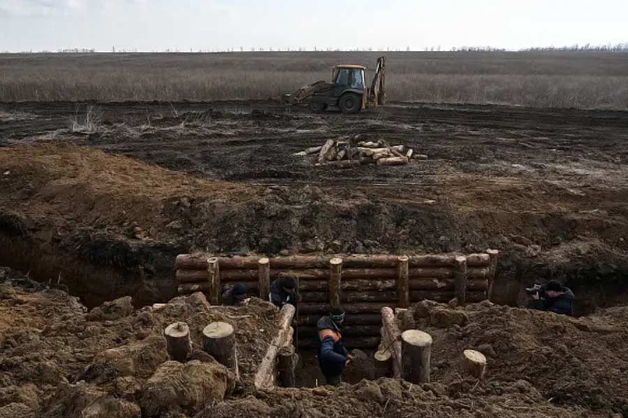 ইউক্রেনের প্রধানমন্ত্রী ডেনিস শ্যামিহাল জানিয়েছেন যে, দুর্গ নির্মাণের জন্য ২০২৪ সালে খারকিভ প্রশাসনের হাতে ১৩.৬ কোটি ডলার তুলে দেওয়া হবে।