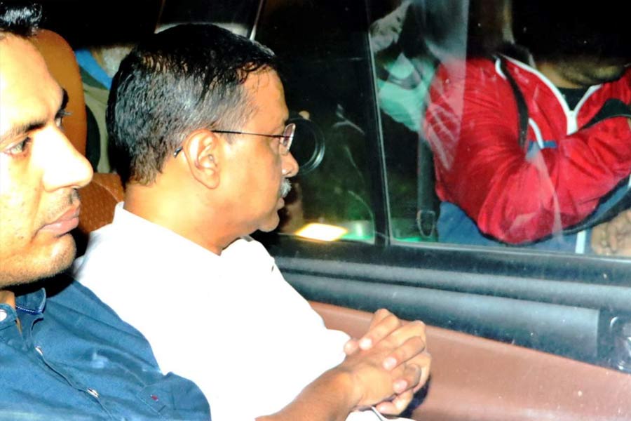 ঘণ্টা দুয়েকের তল্লাশি অভিযান শেষে বাজেয়াপ্ত করা হয় তাঁর মোবাইল ফোন। এর পরেই রাত ৯টা নাগাদ কেজরীওয়ালকে গ্রেফতার করা হয়। মুখ্যমন্ত্রীর বাসভবনের আশপাশের এলাকায় ১৪৪ ধারা জারি করা হয়েছে। শুক্রবার পিএমএলএ আদালতে হাজির করানো হবে আপ প্রধানকে। 