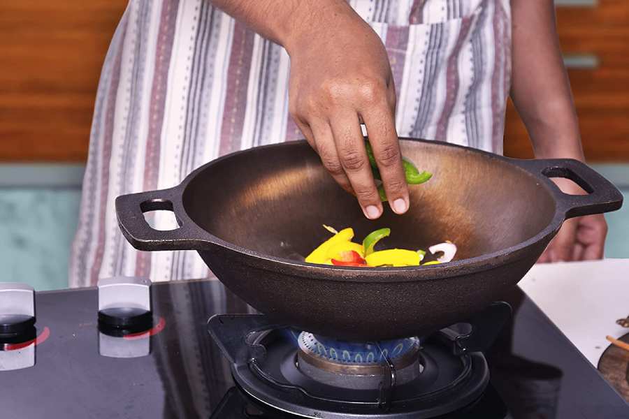 foods to avoid cooking in an iron kadhai