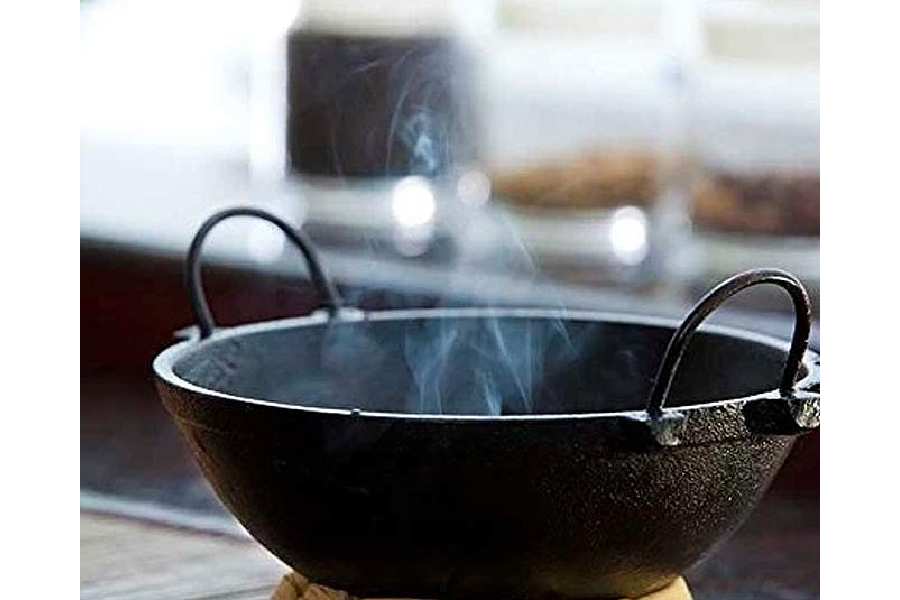 foods to avoid cooking in an iron kadhai 