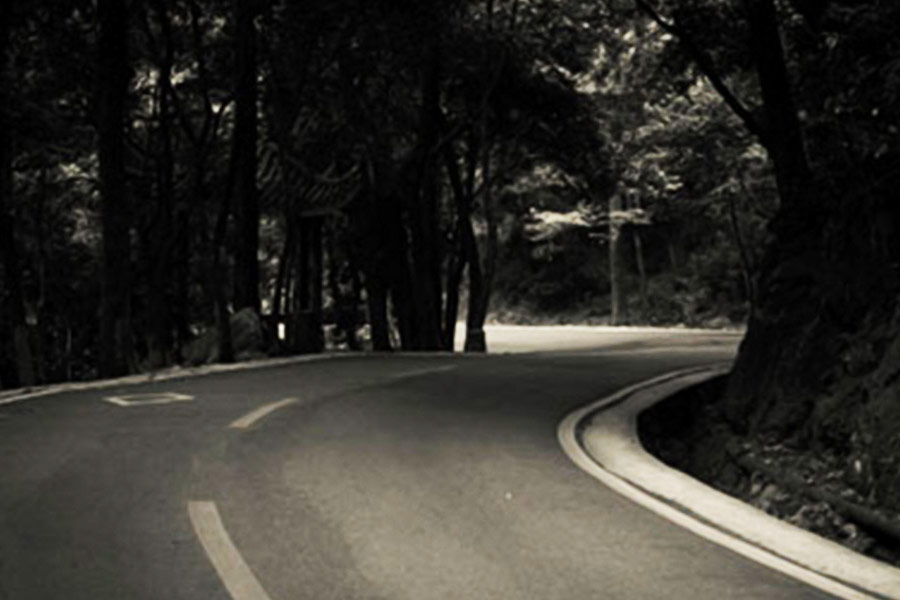 পাহাড়প্রেমীদের কাছে পর্যটনস্থলের তালিকায় প্রথম সারিতে রয়েছে শিমলা। প্রাকৃতিক সৌন্দর্যের পাশাপাশি শৈলশহর মোড়া রয়েছে নানা রকম অলৌকিক কাহিনি দিয়েও। স্থানীয়দের দাবি, এখানকার একটি হাসপাতালে নাকি ‘আত্মা’দের উপস্থিতি অনুভব করা যায়। এমনকি হাসপাতাল লাগোয়া রাস্তাতেও ঘুরে বেড়ায় নববধূর ‘প্রেতাত্মা’।