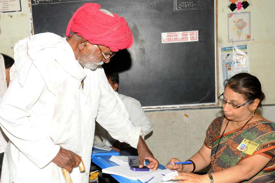 People can vote from home in lok Sabha 2024, who can vote