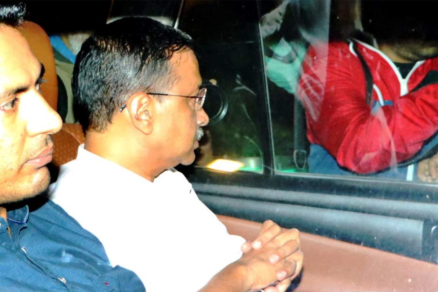 Arvind Kejriwal alleges against delhi cop mistreated him