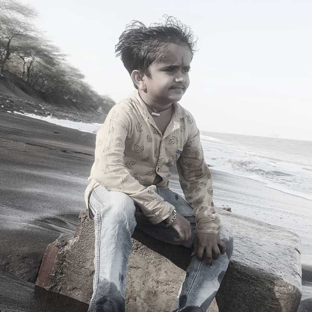 গণেশ গুজরাতের বাসিন্দা। উচ্চতা কম হওয়ার কারণে শারীরিক প্রতিবন্ধকতাও রয়েছে তাঁর। শরীরে ৭২ শতাংশে তার প্রভাব পড়েছে। কিন্তু সে সবে আমল দেননি গণেশ।