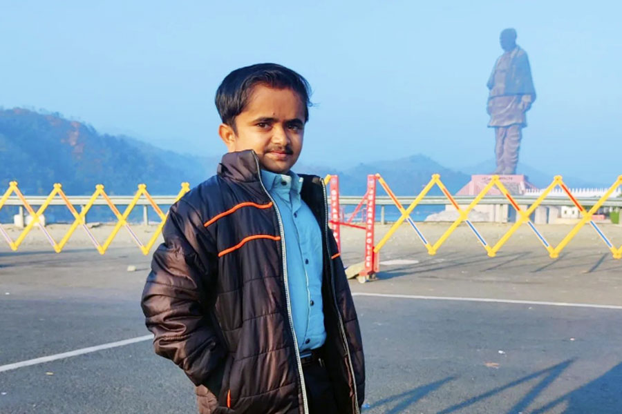 মেডিক্যাল কাউন্সিল অফ ইন্ডিয়া গণেশকে জানিয়েছিল যে, গুরুতর অসুস্থ হয়ে কোনও রোগী হাসপাতালে এলে, সেই পরিস্থিতি তিনি সামাল দিতে পারবেন না। তাঁর উচ্চতা বাধা হয়ে দাঁড়াবে। এই বিষয়ে কী পদক্ষেপ করবেন, তা নিয়ে আলোচনা করেছিলেন তাঁর স্কুল নীলকণ্ঠ বিদ্যাপীঠের প্রধানশিক্ষকের সঙ্গে।