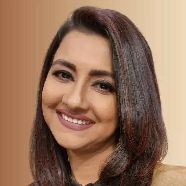 বড় পর্দার অভিনেত্রী জনপ্রিয় হয়ে ওঠেন ছোট পর্দাতেও। ‘দিদি নম্বর ওয়ান’ রিয়্যালিটি শোয়ের সঞ্চালনা শুরু করেন রচনা। বাঙালির ঘরে ঘরে ‘দিদি নম্বর ওয়ান’ খুঁজতে গিয়ে তিনি নিজেও হয়ে ওঠেন ‘দিদি নম্বর ওয়ান’।