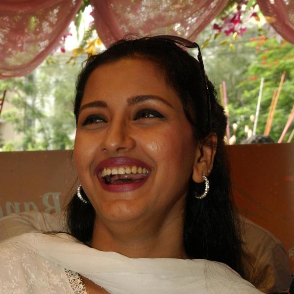 ‘জন্মদাতা’, ‘চাওয়া পাওয়া’র মতো ছবিতেও কাজ করেছেন রচনা এবং লকেট। কখনও তাঁরা জায়ের চরিত্রে, কখনও বান্ধবীর চরিত্রে। তবে মিলের থেকে দুই চরিত্রের মধ্যে অমিলই যেন বেশি দেখা গিয়েছিল পর্দায়। বরাবরই ছবির নায়িকা রচনা এবং খানিকটা হলেও ‘দুষ্টু’ চরিত্রে লকেট। ২০১৭ সালে মুক্তিপ্রাপ্ত ‘হঠাৎ একদিন’ ছবিতে  একসঙ্গে শেষ কাজ করতে দেখা যায় দু’জনকে।