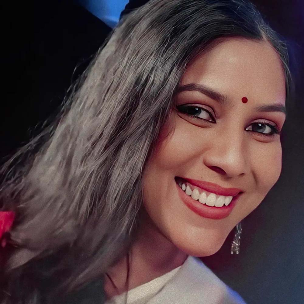 শুধু হোটেলেই নয়, দিল্লিতে জামাকাপড় বিক্রির দোকানেও কাজ করেছিলেন সাক্ষী। ‘অলবেলা সুর মেলা’ নামে গানের রিয়্যালিটি শোয়ের সঞ্চালনার জন্য অডিশন দেন তিনি। পাশাপাশি পরীক্ষার প্রস্তুতিও নিচ্ছিলেন সাক্ষী।