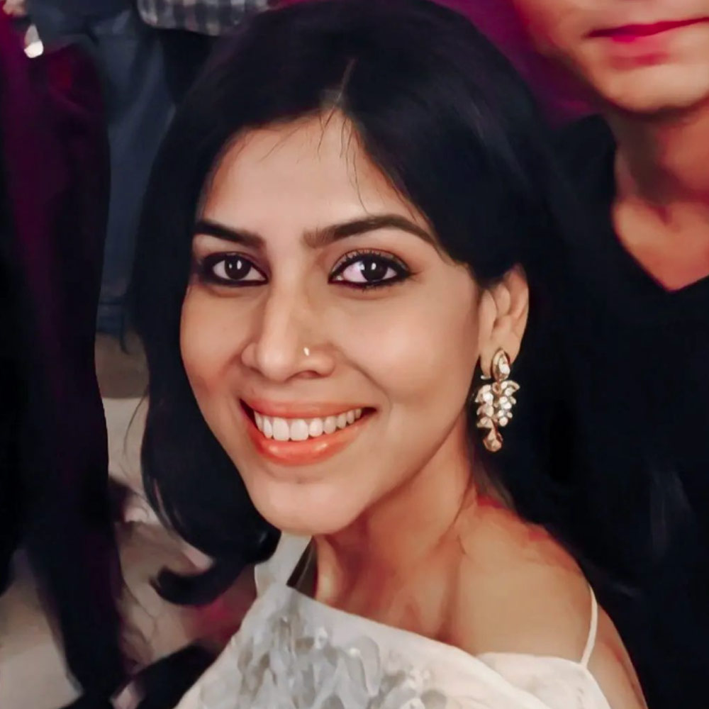 কানাঘুষো শোনা গিয়েছিল, এক শিল্পপতিকে নাকি গোপনে বিয়ে করেছেন সাক্ষী। কিন্তু পরে জানা যায় এ সবই রটনা। ২০১৮ সালের অক্টোবর মাসে এক কন্যাসন্তান দত্তক নেন তিনি। এখনও পর্যন্ত কাউকে বিয়ে করেননি অভিনেত্রী।