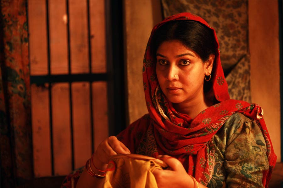 তার পর ‘সি কোম্পানি’, ‘কফি হাউস’, ‘আতঙ্কবাদী আঙ্কল’ এবং ‘বাওয়ারা মন’ নামের হিন্দি ছবিতে অভিনয় করতে দেখা যায় সাক্ষীকে। কিন্তু কোনও ছবিই বক্স অফিসে ব্যবসা করতে পারেনি। ২০১৫ সালে মরাঠি ভাষার একটি ছবিতেও অভিনয় করেন তিনি।