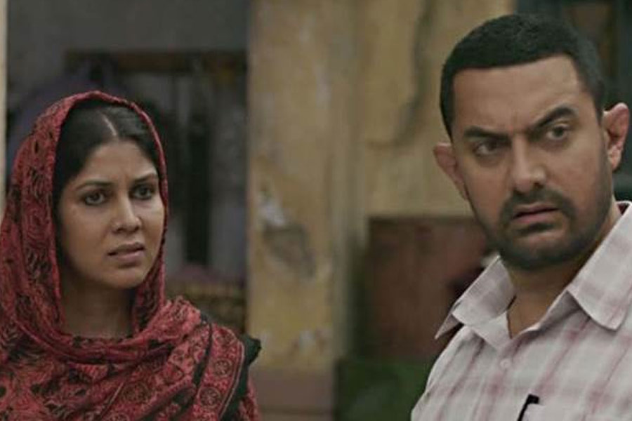 নীতেশ তিওয়ারির পরিচালনায় ‘দঙ্গল’ ছবিতে আমির খানের বিপরীতে অভিনয়ের প্রস্তাব পান সাক্ষী। এই সুযোগ হাতছাড়া করেননি তিনি। ২০১৬ সালে প্রেক্ষাগৃহে মুক্তি পায় ছবিটি। মুক্তির পর বিশ্বজোড়া বক্স অফিসে দু’হাজার কোটি টাকার ক্লাবে নাম লেখায় এই ছবি।