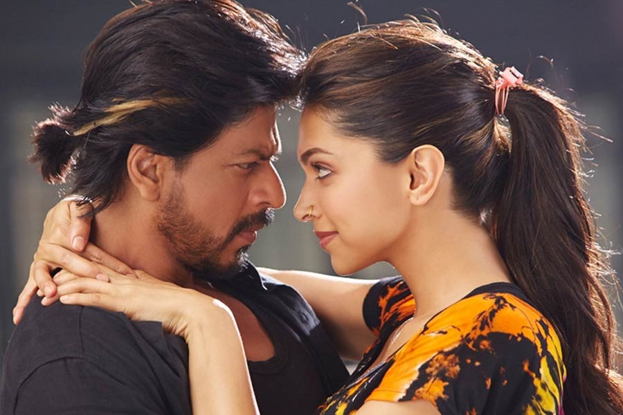 ২০১৪ সালে প্রেক্ষাগৃহে মুক্তি পায় ‘হ্যাপি নিউ ইয়ার’। কানাঘুষো শোনা যায়, এই ছবিতে মোহিনীর চরিত্রে অভিনয়ের প্রস্তাব পেয়েছিলেন সোনম। তিনি সেই প্রস্তাব খারিজ করে দেন। পরে দীপিকাকে ওই চরিত্রে অভিনয় করতে দেখা যায়।