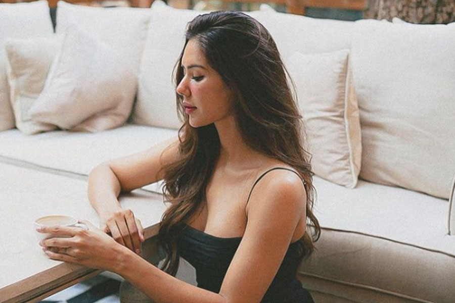 সোনম জানিয়েছিলেন, প্রথম বার মডেলিং করে পারিশ্রমিক হিসাবে সাড়ে আট হাজার টাকা পেয়েছিলেন অভিনেত্রী। একাধিক জনপ্রিয় সংস্থার বিজ্ঞাপনী প্রচারে অভিনয় করেছেন তিনি।