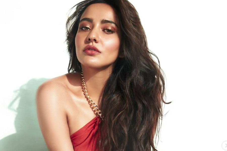 মডেলিংজগতে কেরিয়ার শুরু। বড় পর্দায় ধর্মেন্দ্র, অনিল কপূর, ববি দেওল, সানি দেওল, অজয় দেবগন, সইফ আলি খান, বিবেক ওবেরয়, ইমরান হাশমির মতো অভিনেতাদের সঙ্গে কাজ করেছেন। বাদ পড়েননি দক্ষিণী ফিল্মজগতের জনপ্রিয় তারকা রামচরণও। পোশাক নিয়ে বেশির ভাগ সময় তাঁকে ঘিরে দানা বেঁধেছে বিতর্ক। অভিনয়জগতের রোশনাই ছেড়ে কি রাজনীতির দিকে ঝুঁকে পড়লেন নেহা শর্মা?