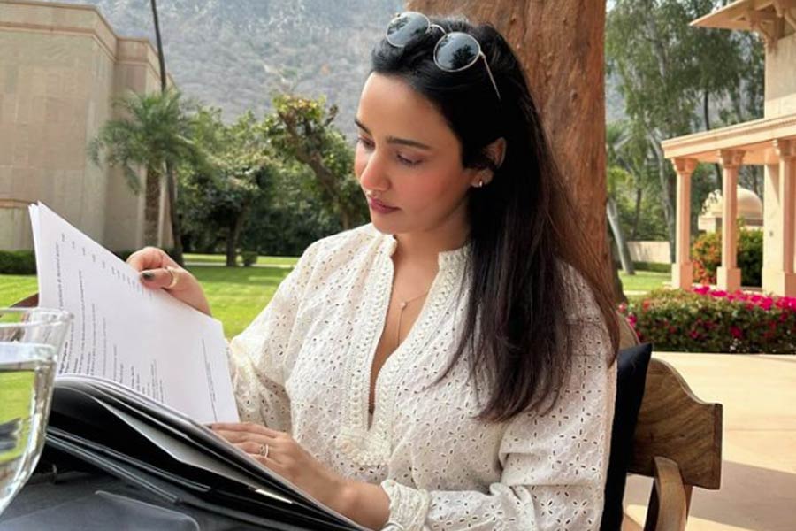 পোশাকশিল্পী হিসাবে কেরিয়ার গড়ার পাশাপাশি মডেলিংও করতে শুরু করেন নেহা। সেখান থেকে অভিনয়ের প্রতি আগ্রহ জন্মায় তাঁর। অভিনয় করতে চান বলে একাধিক জায়গায় অডিশনও দিতে শুরু করেন তিনি। দক্ষিণী ফিল্মজগতের মাধ্যমে বড় পর্দায় হাতেখড়ি হয় তাঁর।