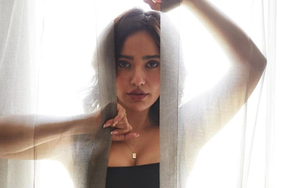 হিন্দি এবং তেলুগু ভাষার পাশাপাশি ম্যান্ডারিন, তামিল, পঞ্জাবি, মালয়ালম ভাষার ছবিতেও অভিনয় করেন নেহা। ২০১৭ সালের পর তিন বছর আর অভিনয় করেননি তিনি। ২০২০ সালে জাতীয় পুরস্কারপ্রাপ্ত ‘তানহাজি’ ছবিতেও অভিনয় করেন নেহা।