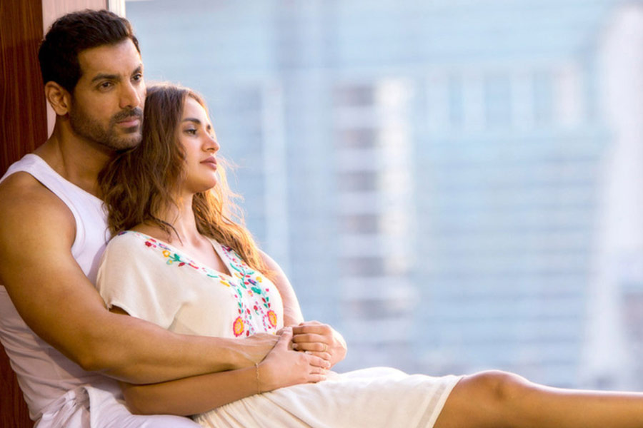 নেহার বোন মডেল-অভিনেত্রী আয়েশা শর্মা। ২০১৮ সালে মুক্তিপ্রাপ্ত সিনেমা ‘সত্যমেব জয়তে’-তে জন আব্রাহামের বিপরীতে অভিনয় করতে দেখা যায় আয়েশাকে। 