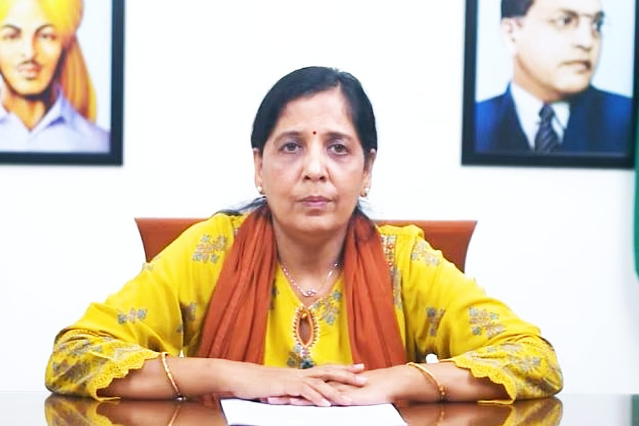 Who is Sunita Kejriwal ex IRS officer and wife of Delhi CM Arvind Kejriwal 