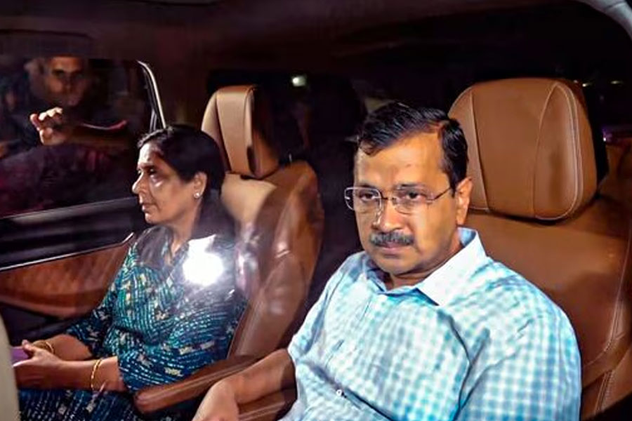 Who is Sunita Kejriwal ex IRS officer and wife of Delhi CM Arvind Kejriwal 