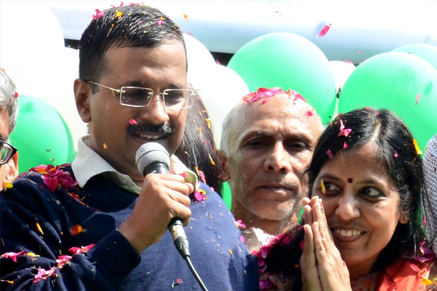 Who is Sunita Kejriwal ex IRS officer and wife of Delhi CM Arvind Kejriwal 