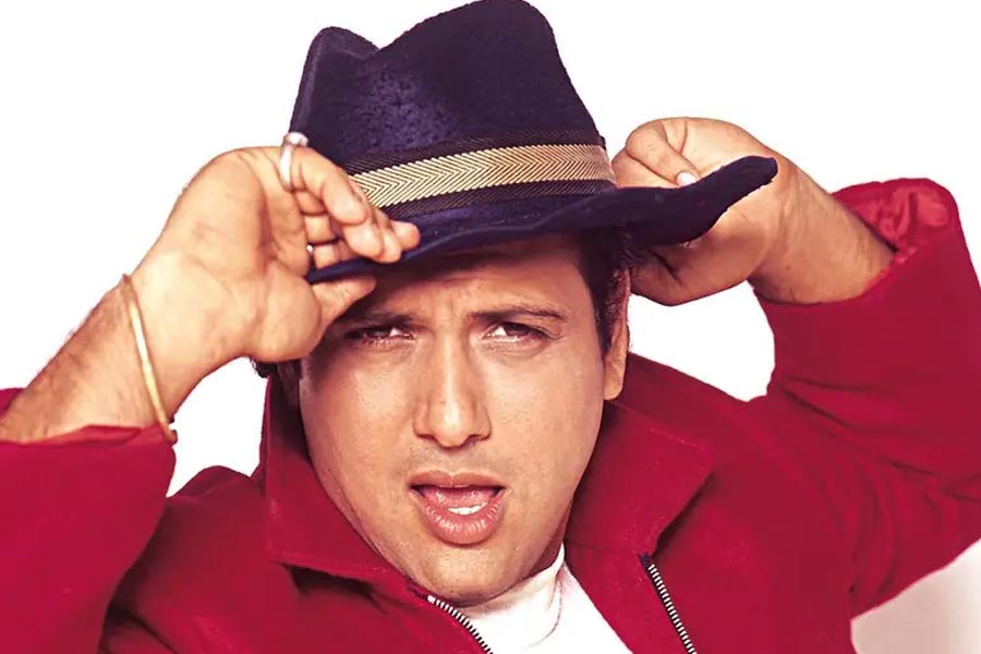 ২০০৮ সালের পর ১৬ বছরের ব্যবধান। এই ১৬ বছর রাজনীতি থেকে দূরে থাকলেও বড় পর্দায় নিজের মনের মতো ‘ফিরে আসতে’ পারেননি গোবিন্দ। ‘মানি হ্যায় তো হানি হ্যায়’, ‘লাইফ পার্টনার’, ‘ডু নট ডিস্টার্ব’, ‘কিল দিল’, ‘হ্যাপি এন্ডিং’, ‘আ গয়া হিরো’, ‘ফ্রাইডে’, ‘রঙ্গিলা রাজা’র মতো একাধিক ছবিতে অভিনয় করতে দেখা যায় গোবিন্দকে। কিন্তু বক্স অফিসে কোনও ছবিই তেমন ব্যবসা করতে পারেনি।