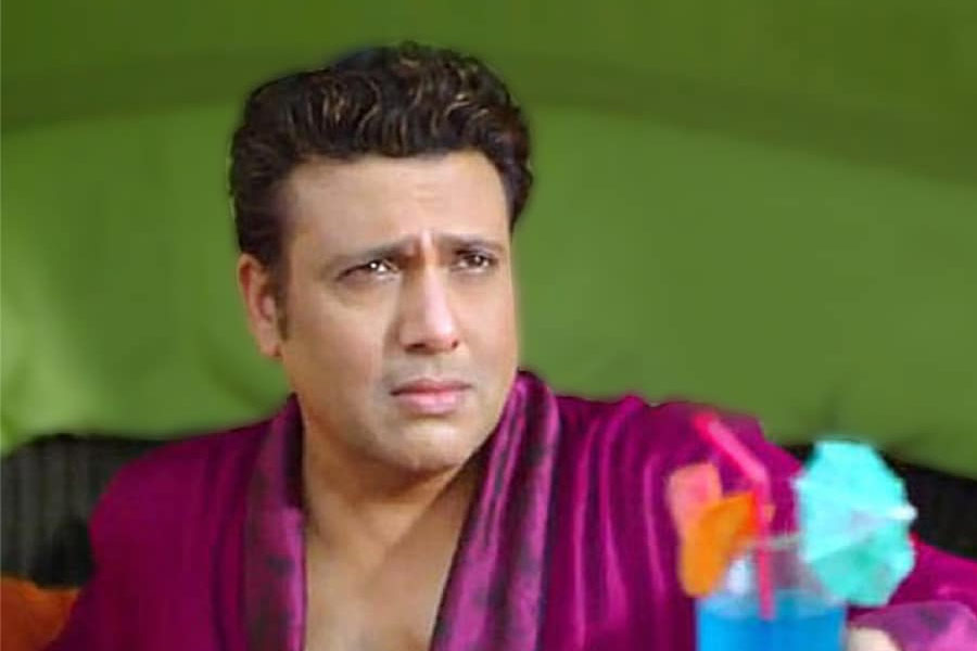 কানাঘুষো শোনা যাচ্ছে, আসন্ন লোকসভা নির্বাচনে নাকি উত্তর-পশ্চিম মুম্বই কেন্দ্রের প্রার্থী হয়ে দাঁড়াতে পারেন গোবিন্দ। কিন্তু কংগ্রেস প্রার্থী হিসাবে নন, এ বার নাকি দলবদলের সিদ্ধান্ত নিয়েছেন তিনি।