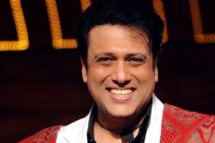 মহারাষ্ট্রের মুখ্যমন্ত্রী একনাথ শিন্ডের বাসভবনে নাকি দেখা করতে গিয়েছিলেন গোবিন্দ। তা থেকেই অনুমান করা হচ্ছে যে, শিন্ডের নেতৃত্বাধীন শিবসেনায় যোগ দিতে পারেন অভিনেতা।