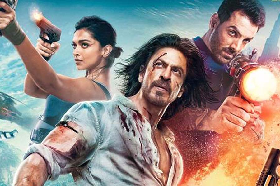 শুটিংয়ের সূচনাকালেই ৩০০ কোটি টাকা খরচ করে ফেলা হয় বলে বলিপাড়া সূত্রে খবর। ‘পাঠান’ ছবি তৈরি করতে মোট ২৫০ কোটি টাকা খরচ করা হয়েছিল। ‘অ্যানিম্যাল’ ছবি নির্মাণে খরচ হয়েছিল ১০০ কোটি টাকা।