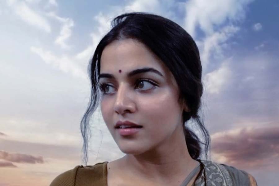 বলিপাড়ায় কানাঘুষো শোনা যায়, শিবগামীর চরিত্রে নাকি অভিনয় করতে দেখা যাবে না ওয়ামিকাকেও। ওয়ামিকার পরিবর্তে অন্য কোনও অভিনেত্রীকে নাকি এখনও অভিনয়ের প্রস্তাব দেওয়া হয়নি।